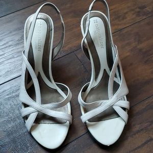 Naturalizer sling back low heel sandle